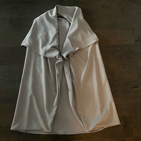 Sleeveless Cardigan - Picture 4 of 5